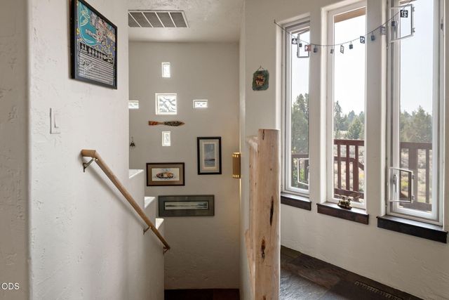 61345 Mountain Breezes Court, Bend, OR 97702
