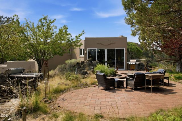 61345 Mountain Breezes Court, Bend, OR 97702