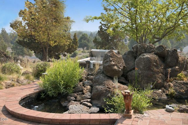 61345 Mountain Breezes Court, Bend, OR 97702