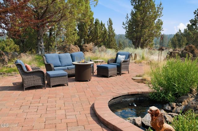 61345 Mountain Breezes Court, Bend, OR 97702