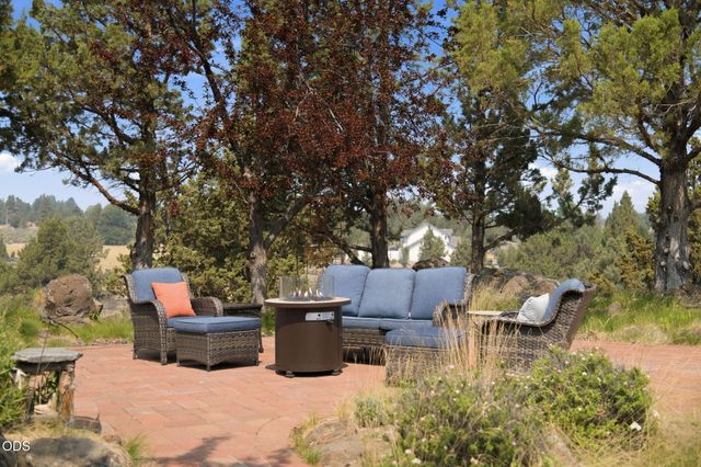 61345 Mountain Breezes Court, Bend, OR 97702