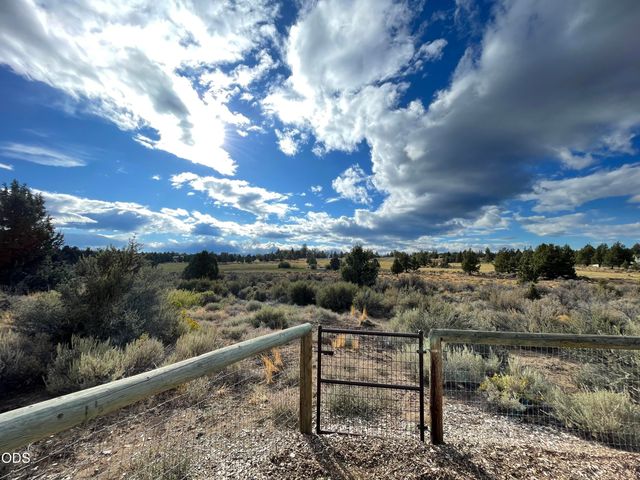 61345 Mountain Breezes Court, Bend, OR 97702