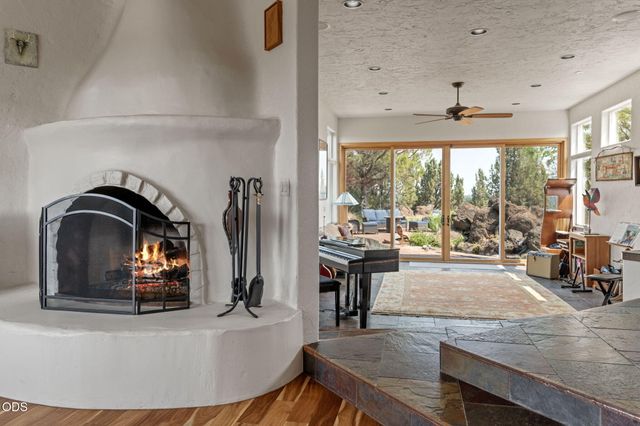 61345 Mountain Breezes Court, Bend, OR 97702