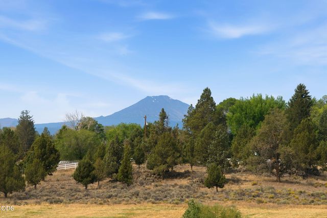 61345 Mountain Breezes Court, Bend, OR 97702