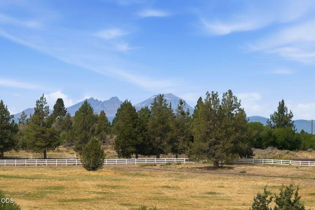 61345 Mountain Breezes Court, Bend, OR 97702