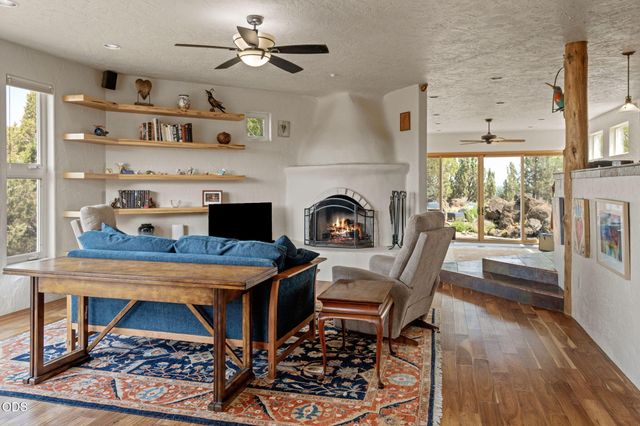 61345 Mountain Breezes Court, Bend, OR 97702