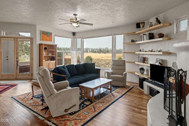 61345 Mountain Breezes Court, Bend, OR 97702