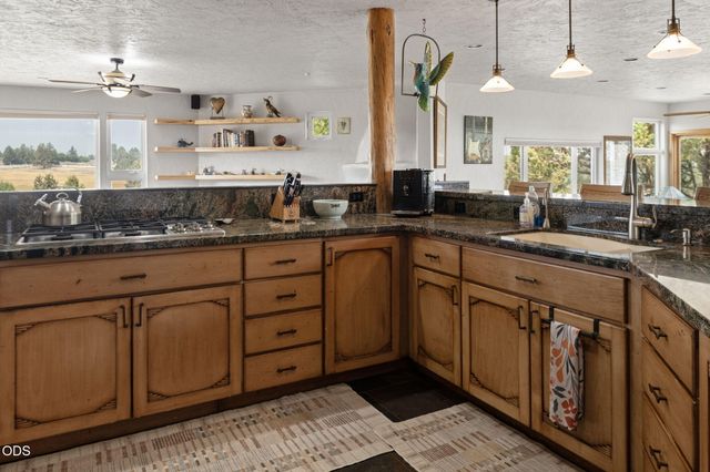 61345 Mountain Breezes Court, Bend, OR 97702