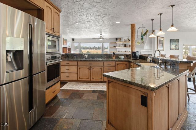 61345 Mountain Breezes Court, Bend, OR 97702
