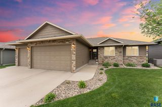 1913 S Haraldson Ave, Sioux Falls, SD 57106