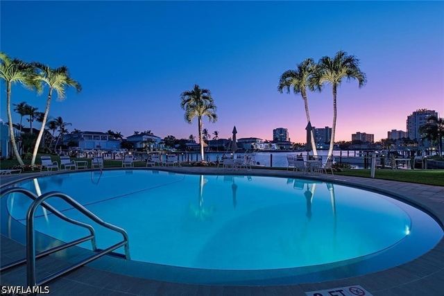 400 Park Shore DR 304, Naples, FL 34103