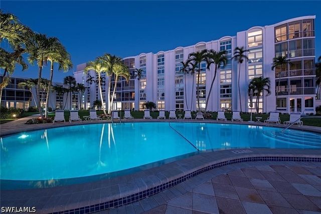 400 Park Shore DR 304, Naples, FL 34103