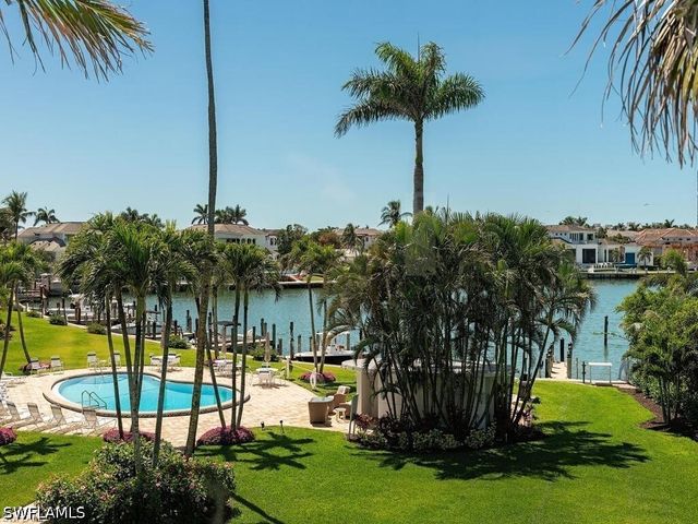 400 Park Shore DR 304, Naples, FL 34103