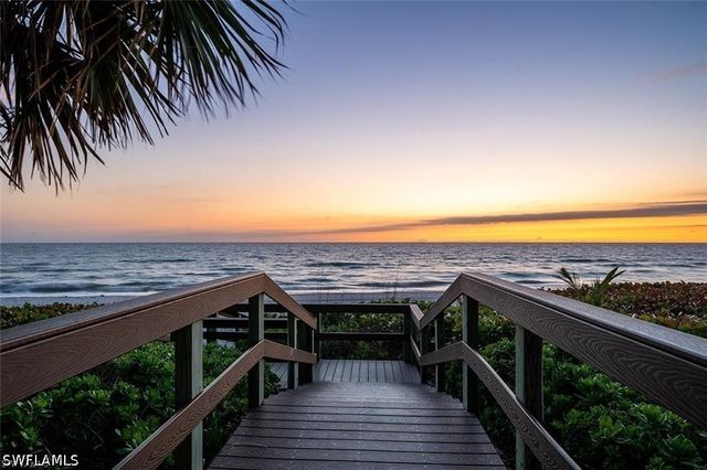 400 Park Shore DR 304, Naples, FL 34103