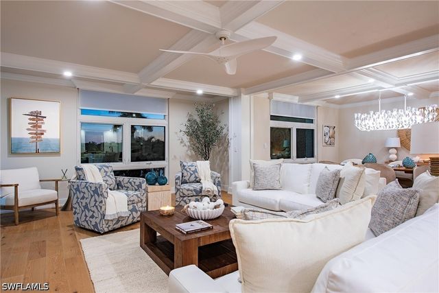 400 Park Shore DR 304, Naples, FL 34103