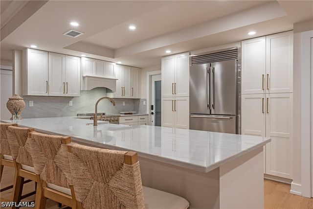 400 Park Shore DR 304, Naples, FL 34103