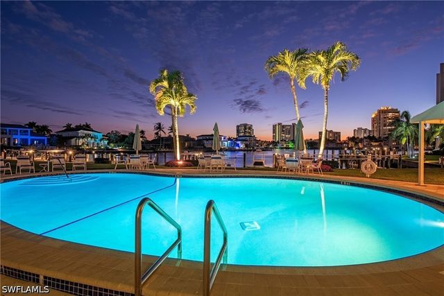400 Park Shore DR 304, Naples, FL 34103