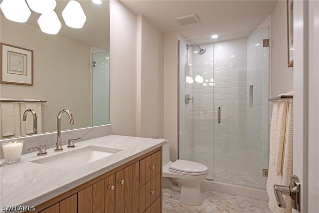 400 Park Shore DR 304, Naples, FL 34103