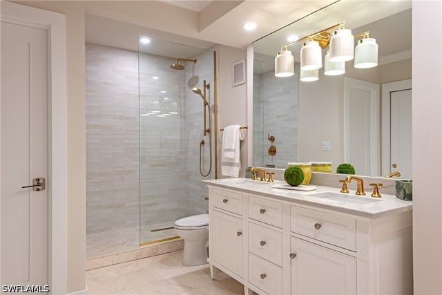 400 Park Shore DR 304, Naples, FL 34103
