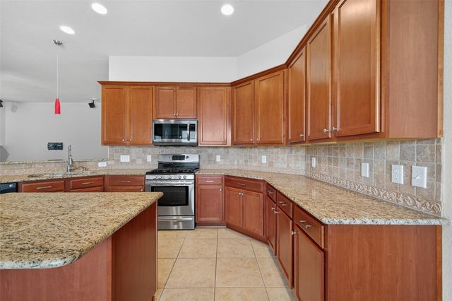 7031 Kendall Lake Court, Richmond, TX 77407