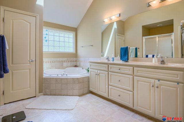 17012 Emiline Street, Omaha, NE 68136