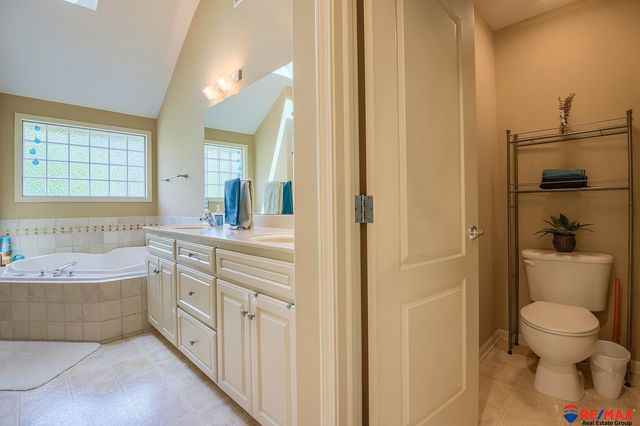 17012 Emiline Street, Omaha, NE 68136