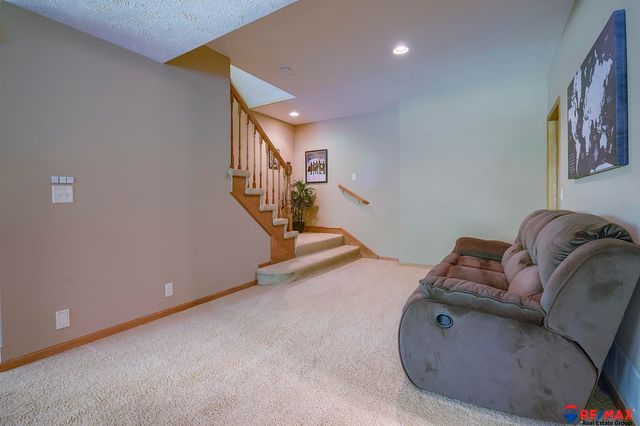 17012 Emiline Street, Omaha, NE 68136