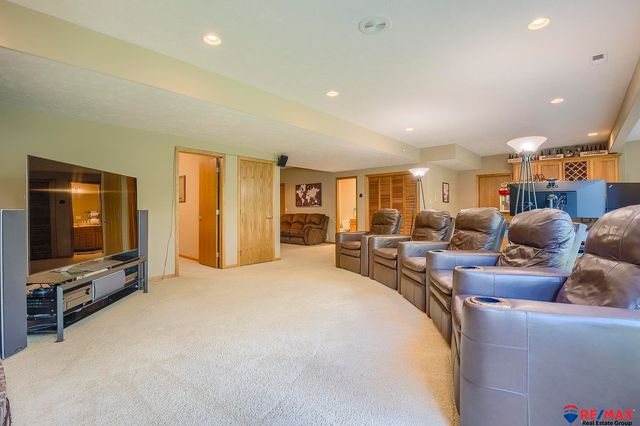 17012 Emiline Street, Omaha, NE 68136