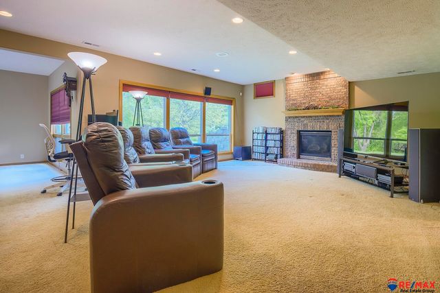17012 Emiline Street, Omaha, NE 68136