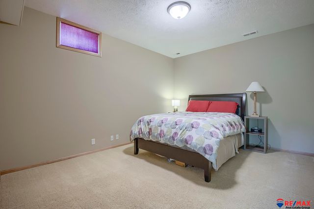 17012 Emiline Street, Omaha, NE 68136