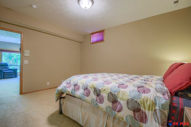 17012 Emiline Street, Omaha, NE 68136