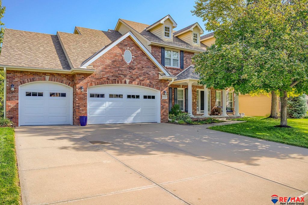 17012 Emiline Street, Omaha, NE 68136