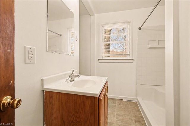 106 11th Avenue, Mayodan, NC 27027