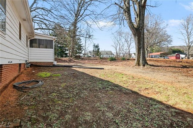 106 11th Avenue, Mayodan, NC 27027