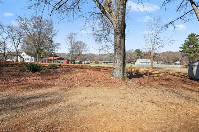 106 11th Avenue, Mayodan, NC 27027