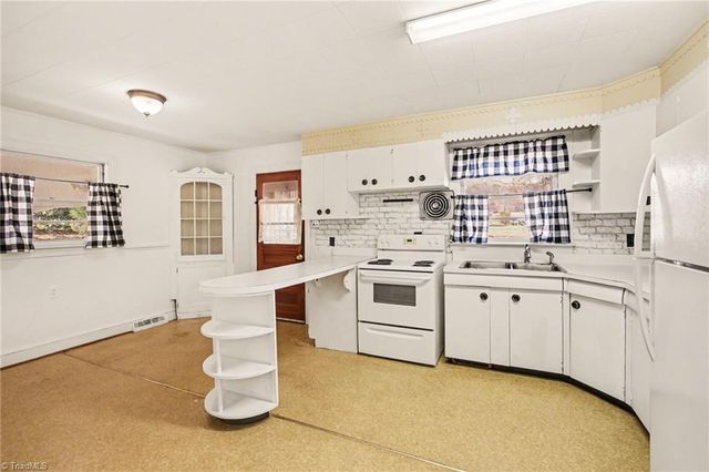 106 11th Avenue, Mayodan, NC 27027