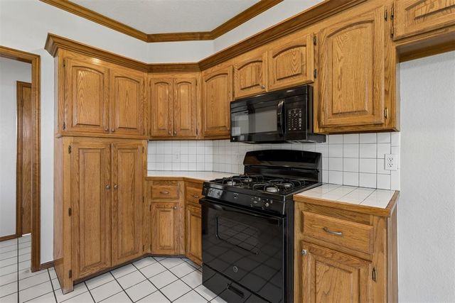 10537 Peacock Circle, Oklahoma City, OK 73130