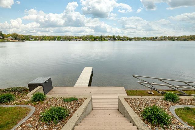 11274 Oakwood Drive, Jerome, MI 49249