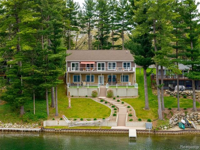 11274 Oakwood Drive, Jerome, MI 49249