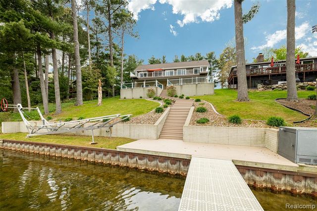 11274 Oakwood Drive, Jerome, MI 49249