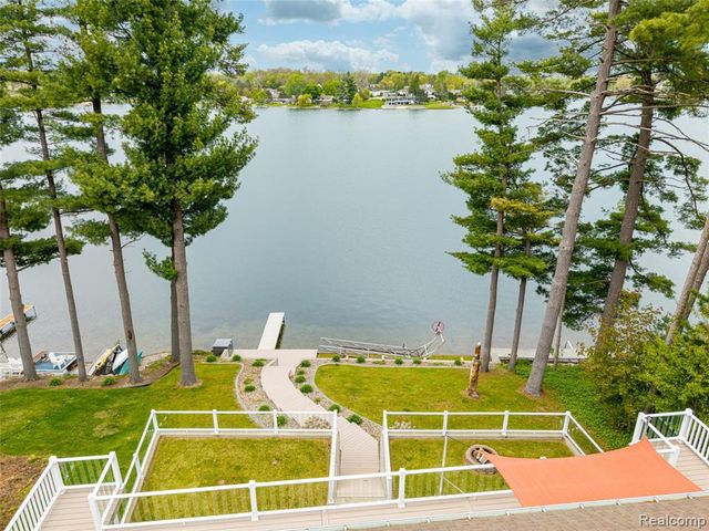 11274 Oakwood Drive, Jerome, MI 49249