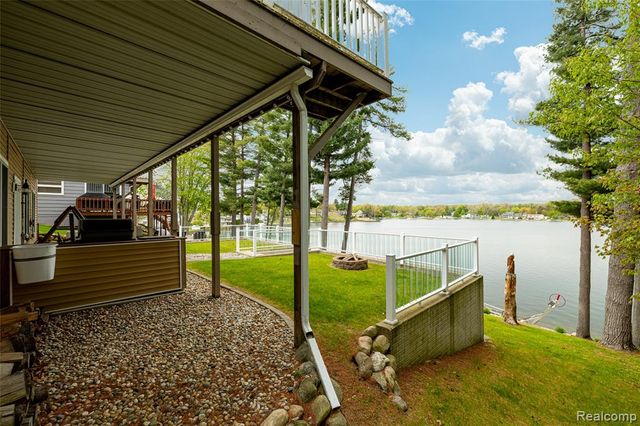 11274 Oakwood Drive, Jerome, MI 49249
