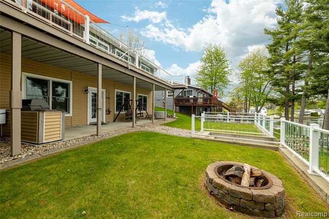 11274 Oakwood Drive, Jerome, MI 49249