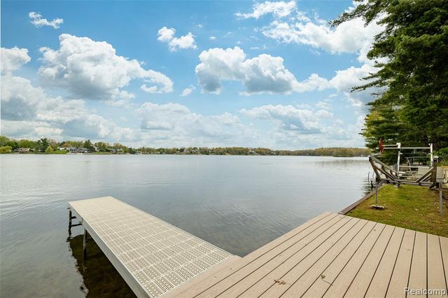11274 Oakwood Drive, Jerome, MI 49249