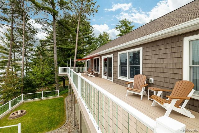 11274 Oakwood Drive, Jerome, MI 49249