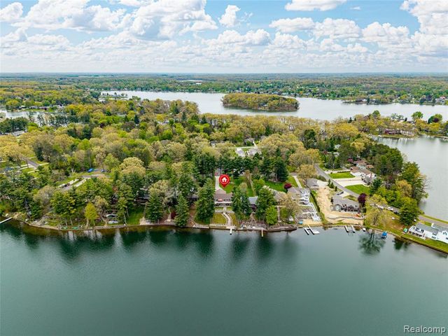 11274 Oakwood Drive, Jerome, MI 49249