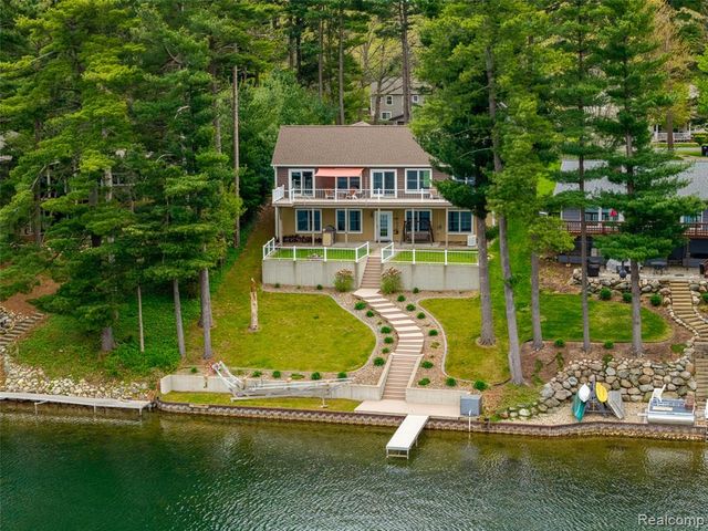 11274 Oakwood Drive, Jerome, MI 49249