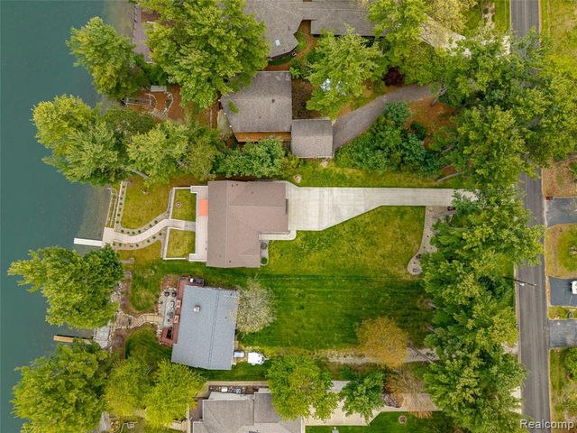 11274 Oakwood Drive, Jerome, MI 49249