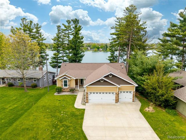 11274 Oakwood Drive, Jerome, MI 49249