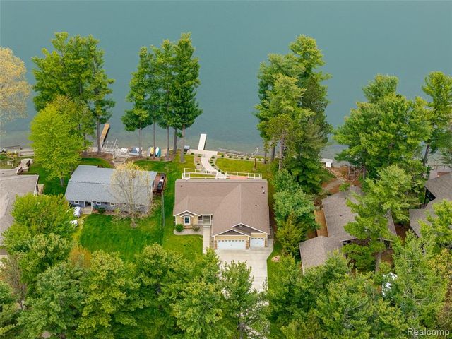 11274 Oakwood Drive, Jerome, MI 49249
